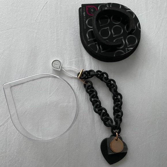 Black heart costume Jewlery bracelet - Picture 1 of 2